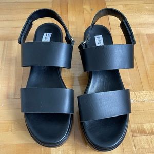 Steve Maddens chunky platform sandal